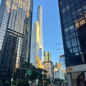 Meet your Poshers, christy and ashley ♡